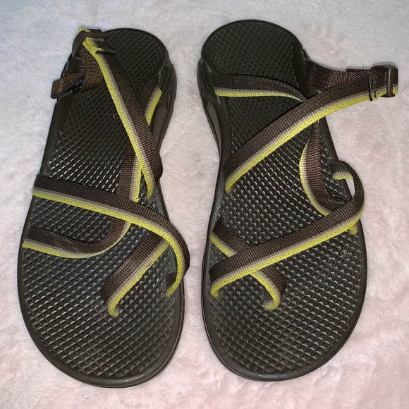 womens strappy hiking sandals